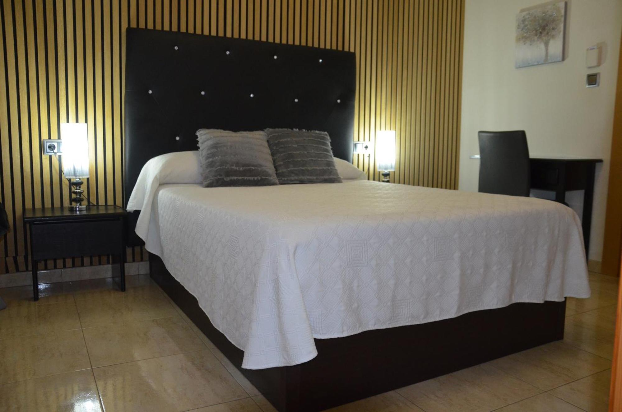 Hostal Mont Royal Аліканте Екстер'єр фото