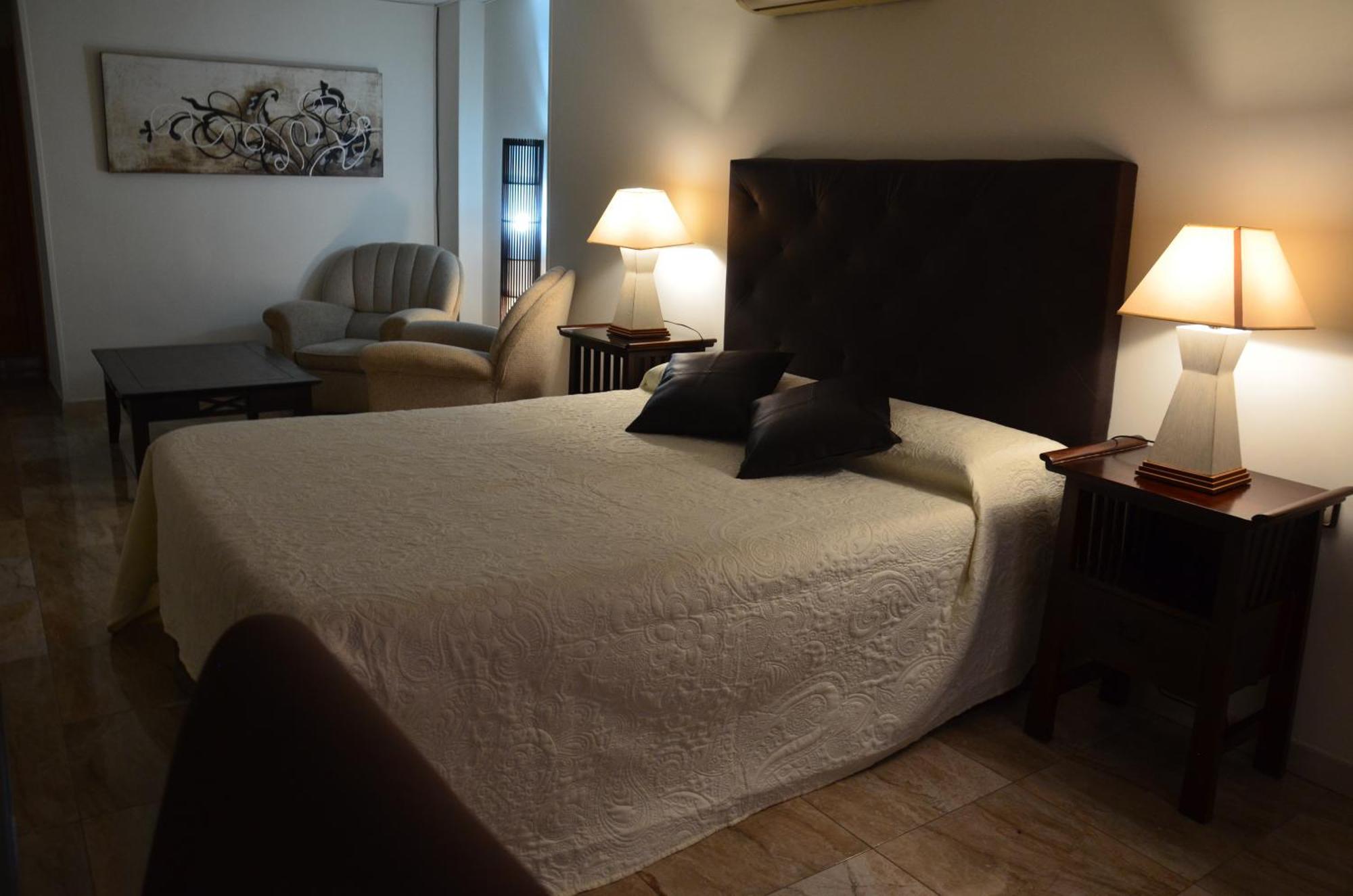 Hostal Mont Royal Аліканте Екстер'єр фото
