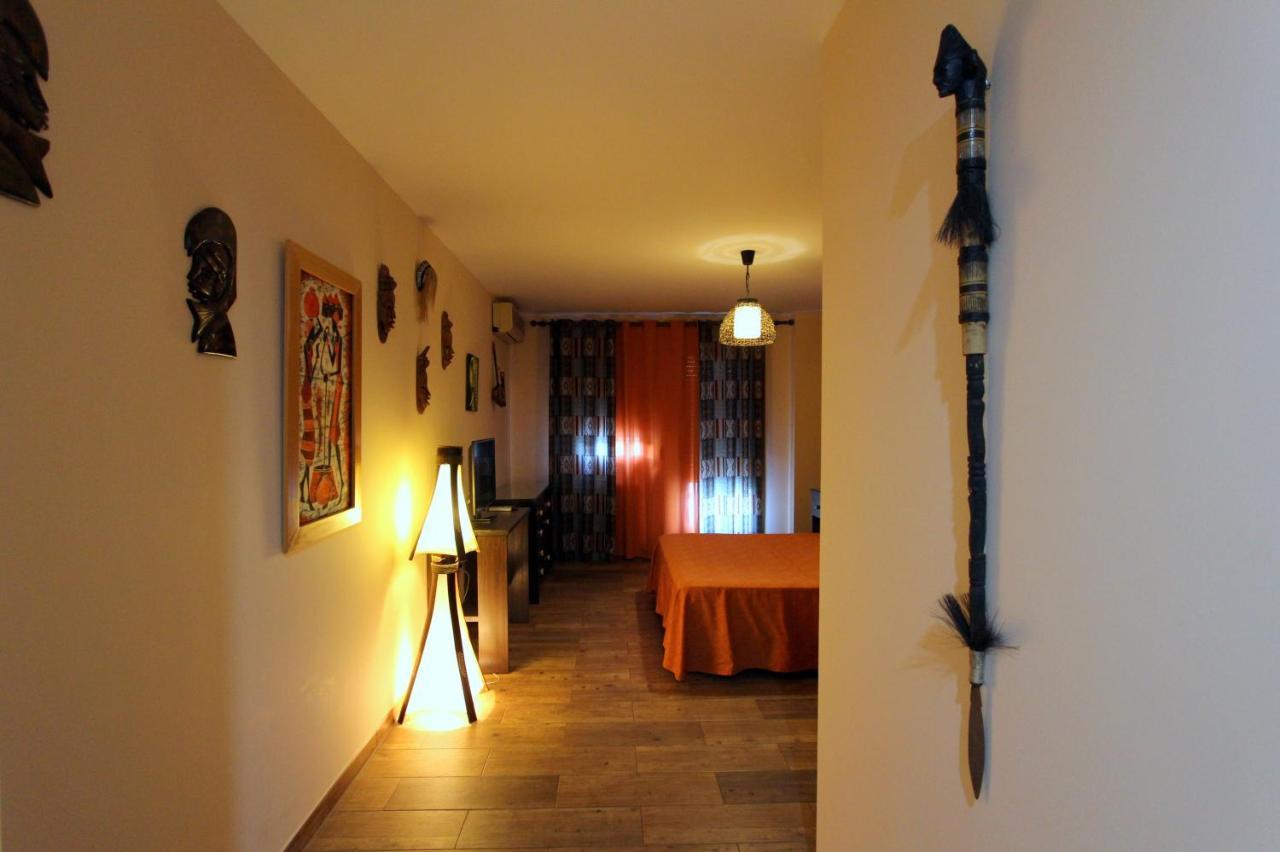 Hostal Mont Royal Аліканте Екстер'єр фото